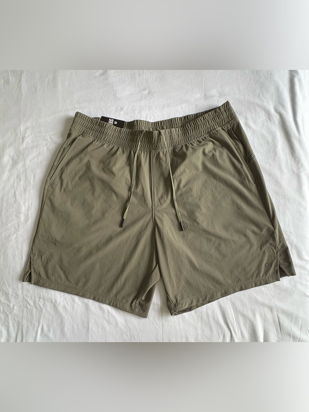 GapFit Active Shorts NWT Men’s Size L Olive Green Quick Dry Stretch Zip Pocket